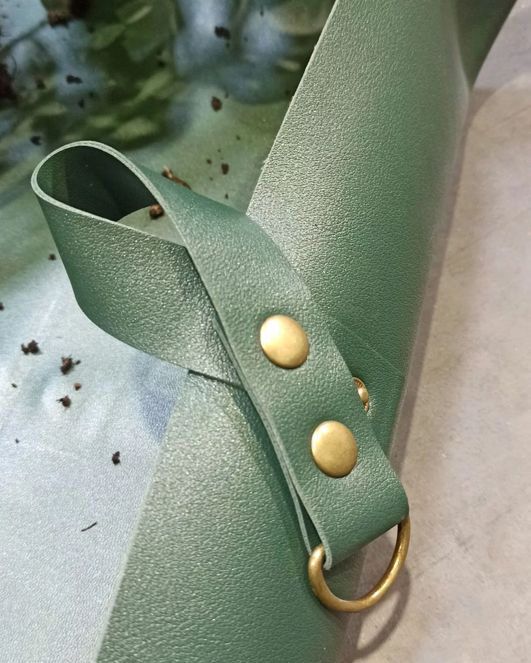 Grand Tapis de Rempotage en Simili Cuir Vert pour Plantes – Image 7