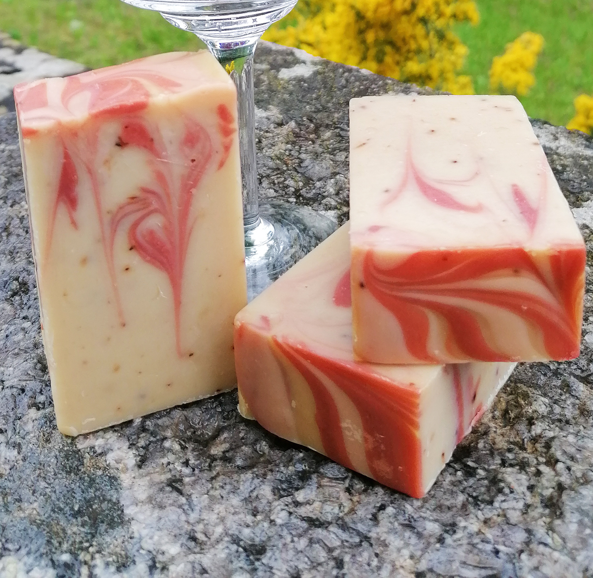 Savon cicatrisant et tonifiant – Fraise Champagne