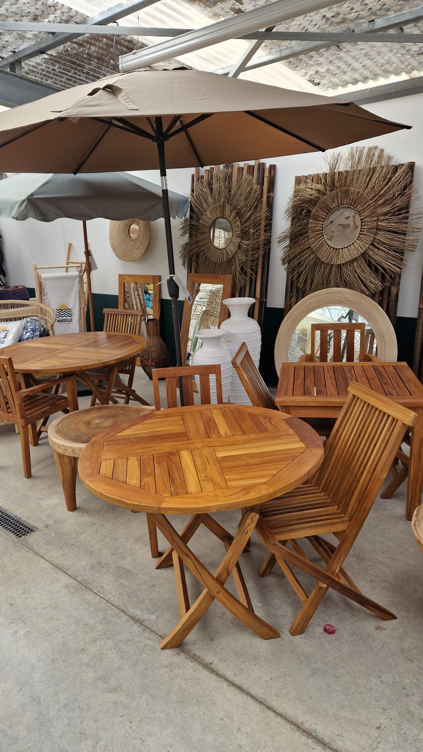 Chaise Teck avec accoudoirs – Image 3