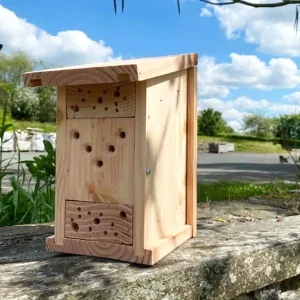 Hôtel à insectes auxiliaires et pollinisateurs