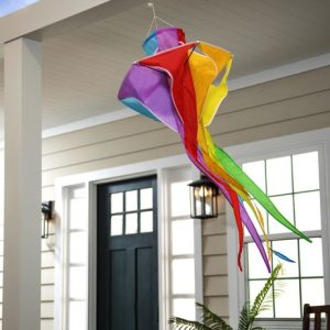 Décoration torsadée arc-en-ciel